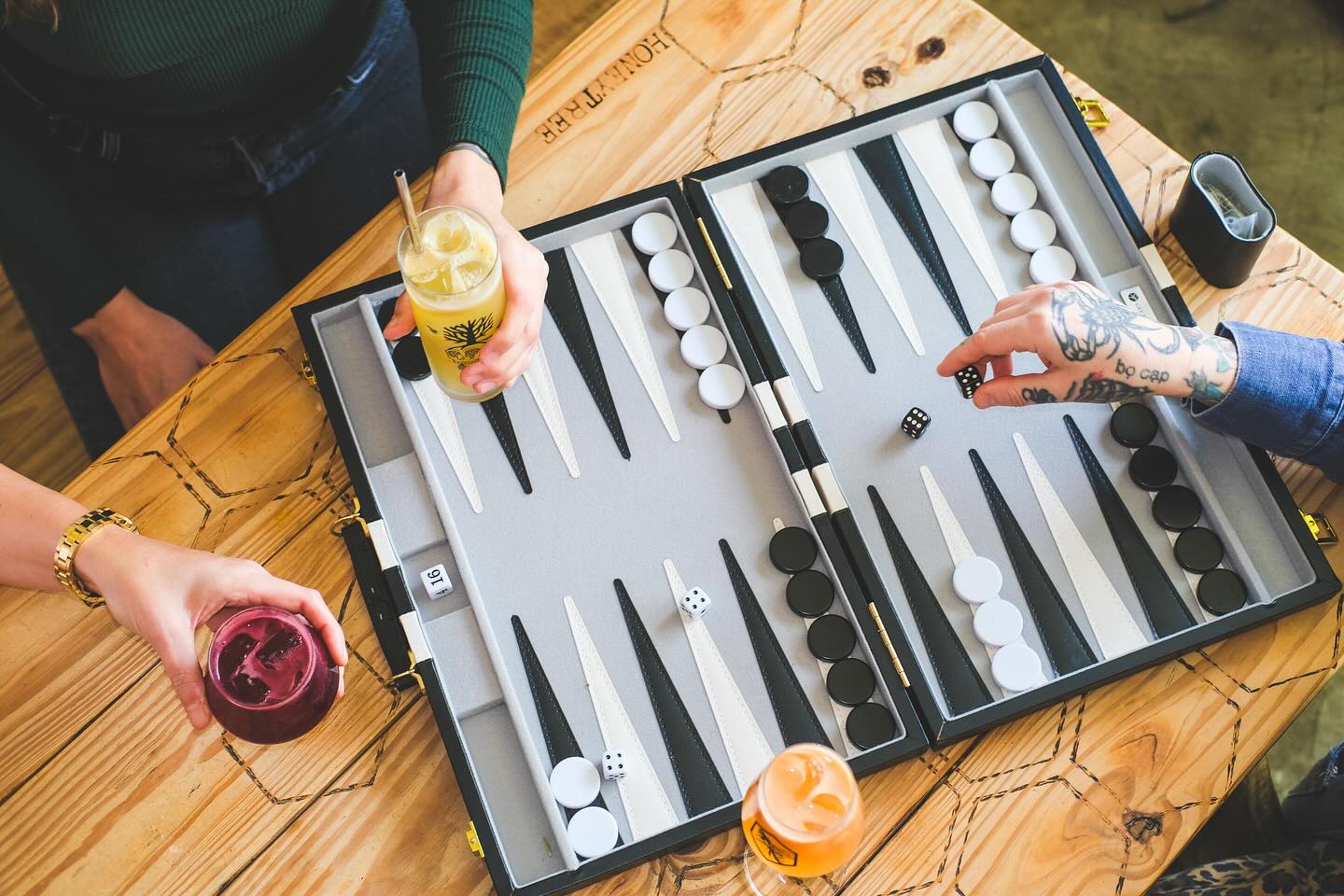 Drink Like a Local in Nashville: Where to Meet People & Enjoy Free Events